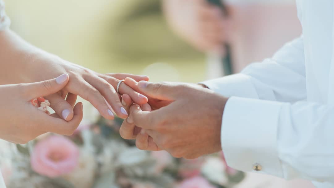 Intimate ceremony beach Canggu Thomas Anne-Flore Bali