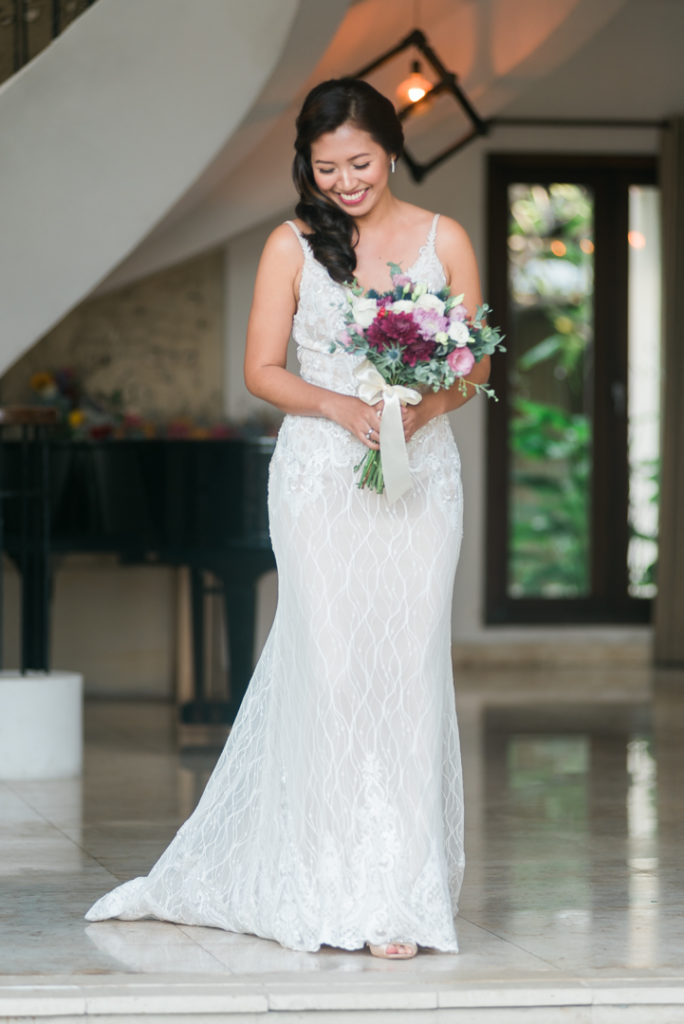 Une belle mariée pendant cérémonie de mariage à Bali