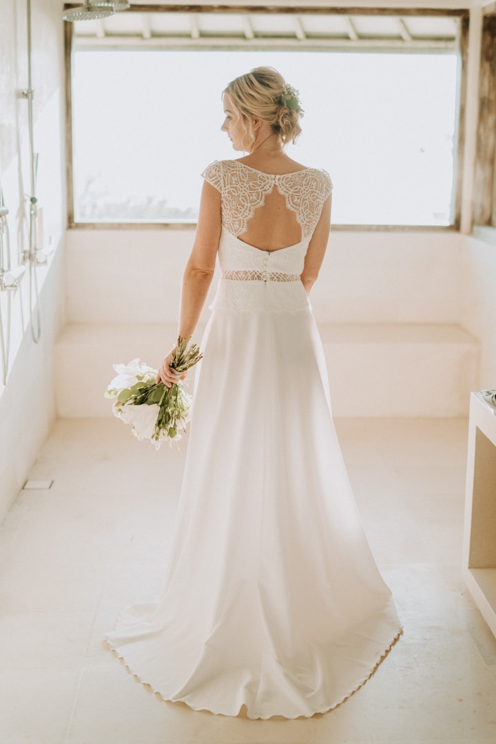 Grand beach wedding Manon Pierre Tabanan Bali