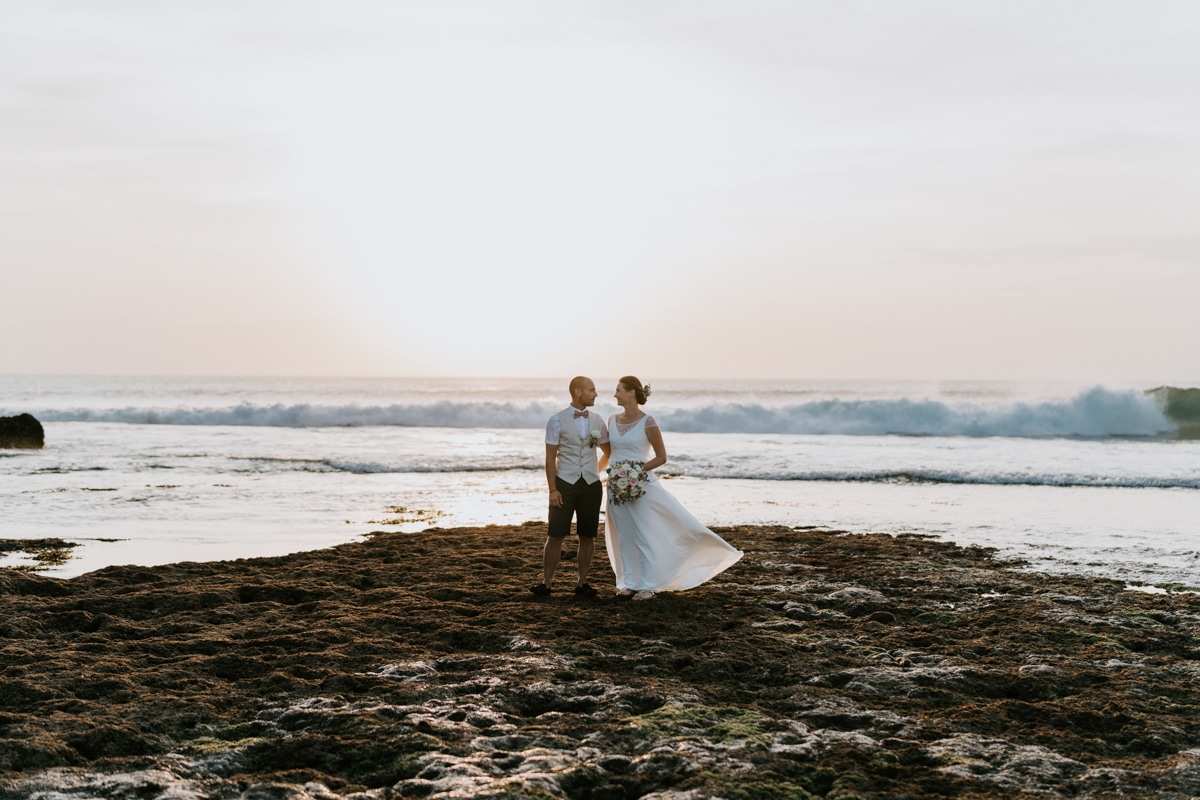 Sunset wedding Laurine Alexandre Bali