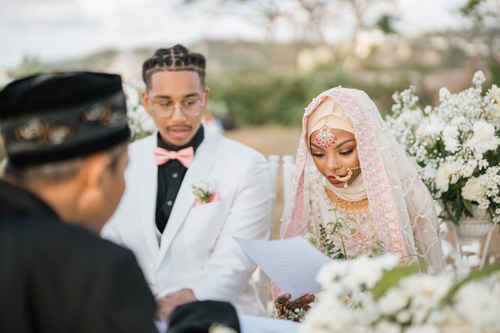 Mariage islamique sur les falaises d’Uluwatu